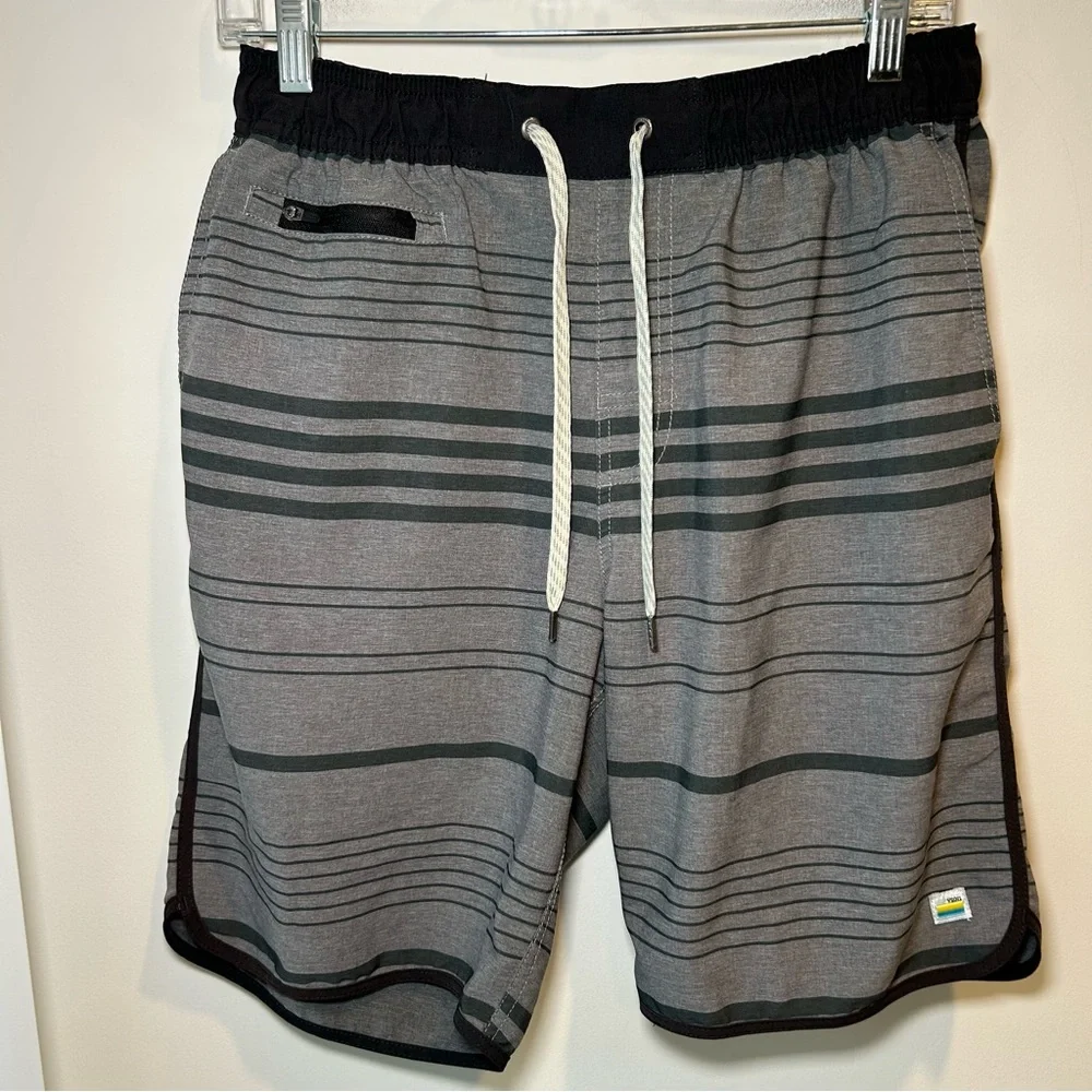 Vuori Banks Short Grey with Green Stripe Size Medium